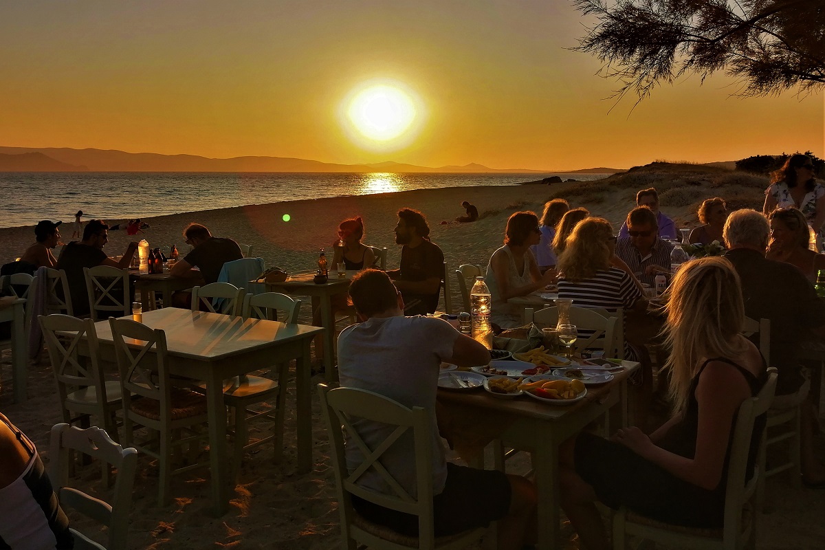 paradiso tavern by the beach naxos